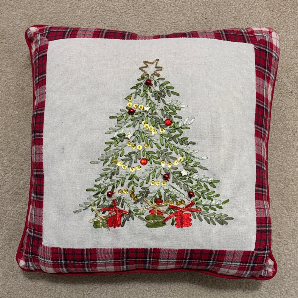 Festive‎ 3D Christmas Tree Pillow with Red Plaid Border